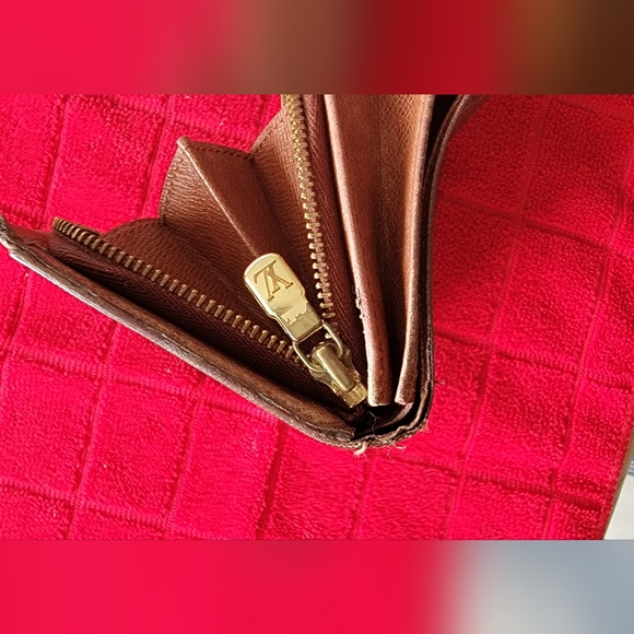 Louis Vuitton Wallet - Picture 10 of 15